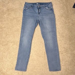 Old Navy Rockstar Super Skinny Jean - Medium/Light Wash